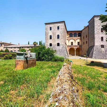 Az Agr Castello Di Grotti مزرعة للإقامة