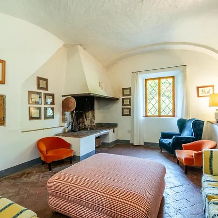 Az Agr Castello Di Grotti مزرعة للإقامة *